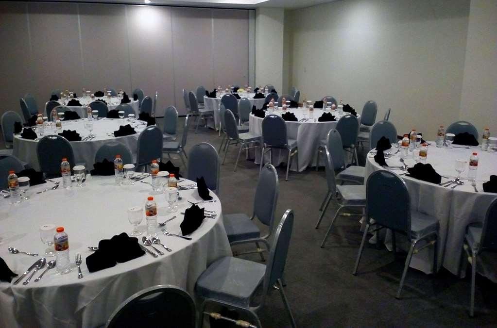 M Hotel Sorong Facilidades foto